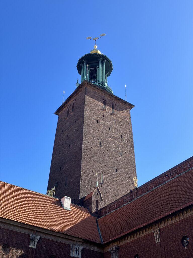 tre kronor på tornet av Stockholms Stadshus